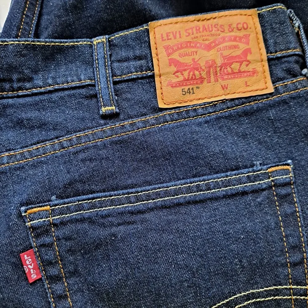 Levi's 541 Athletic Taper Fit Denim Jeans Cleaner Medium Wash Mens Size 48